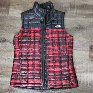 The North Face Women's Black and Red Quilted Vest
